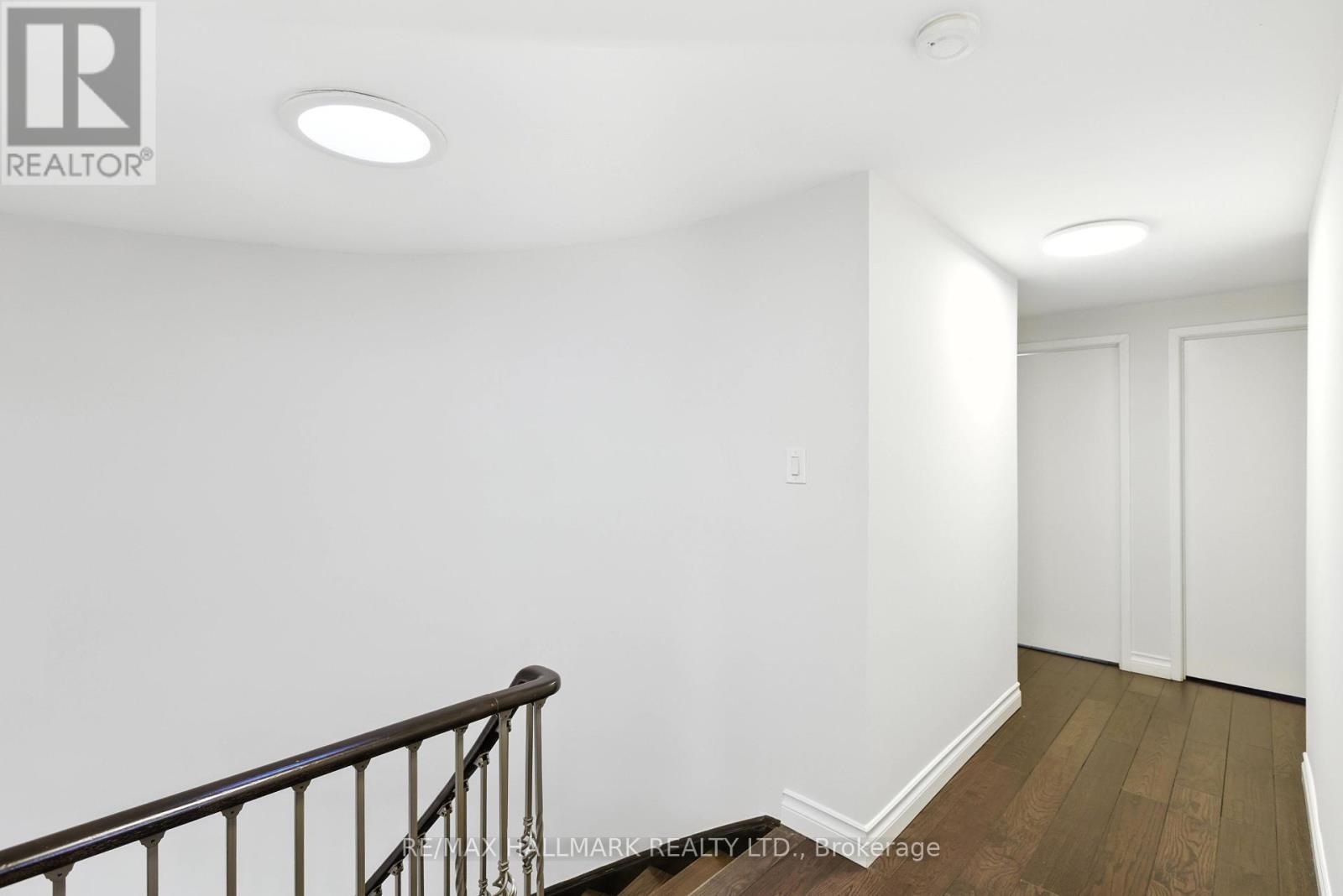 Photo 21 of 100 Eleanor Circle, Richmond Hill ON