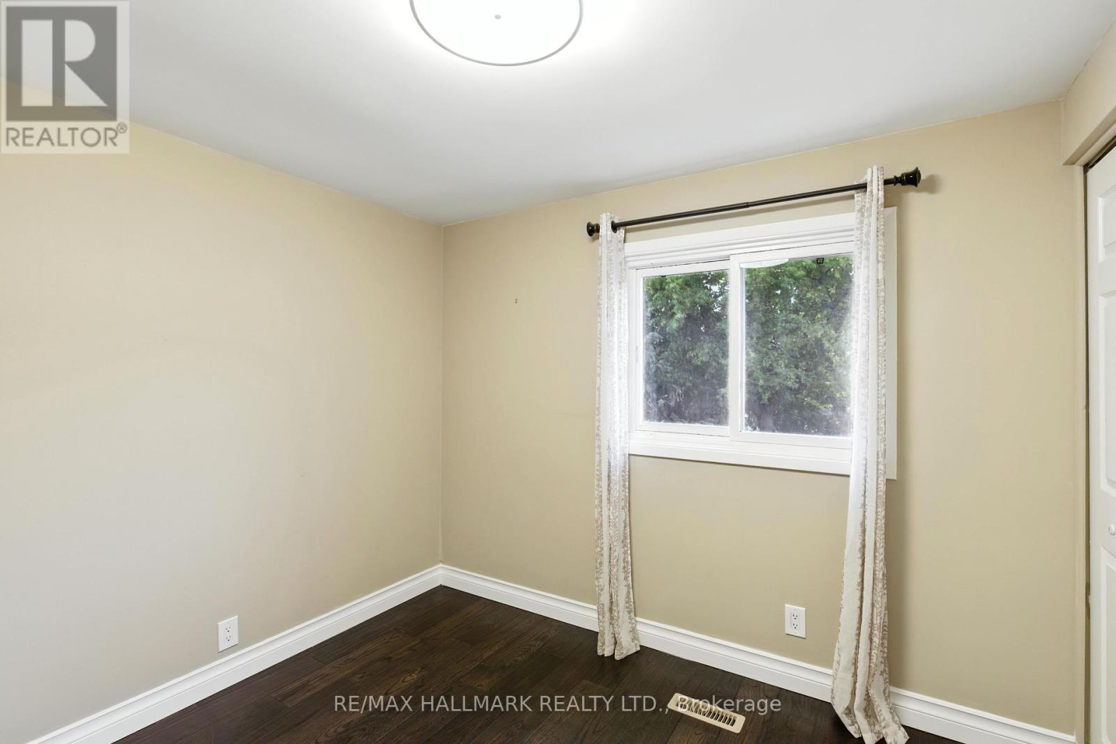 Photo 25 of 100 Eleanor Circle, Richmond Hill ON