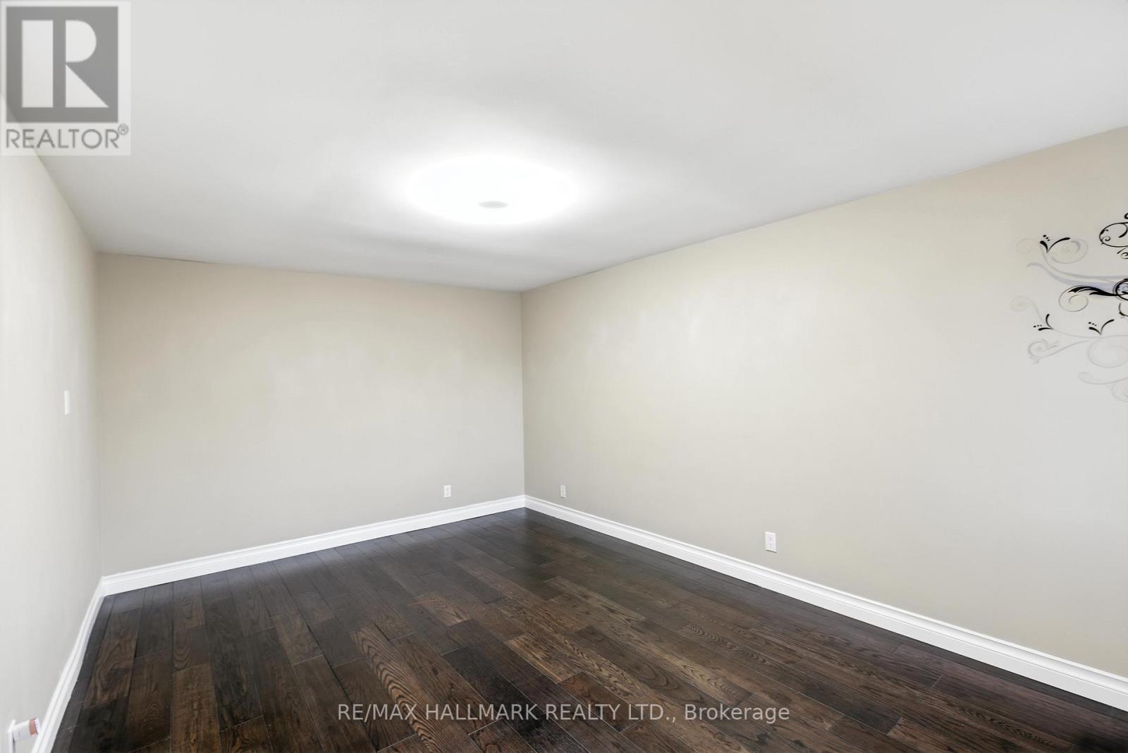 Photo 32 of 100 Eleanor Circle, Richmond Hill ON