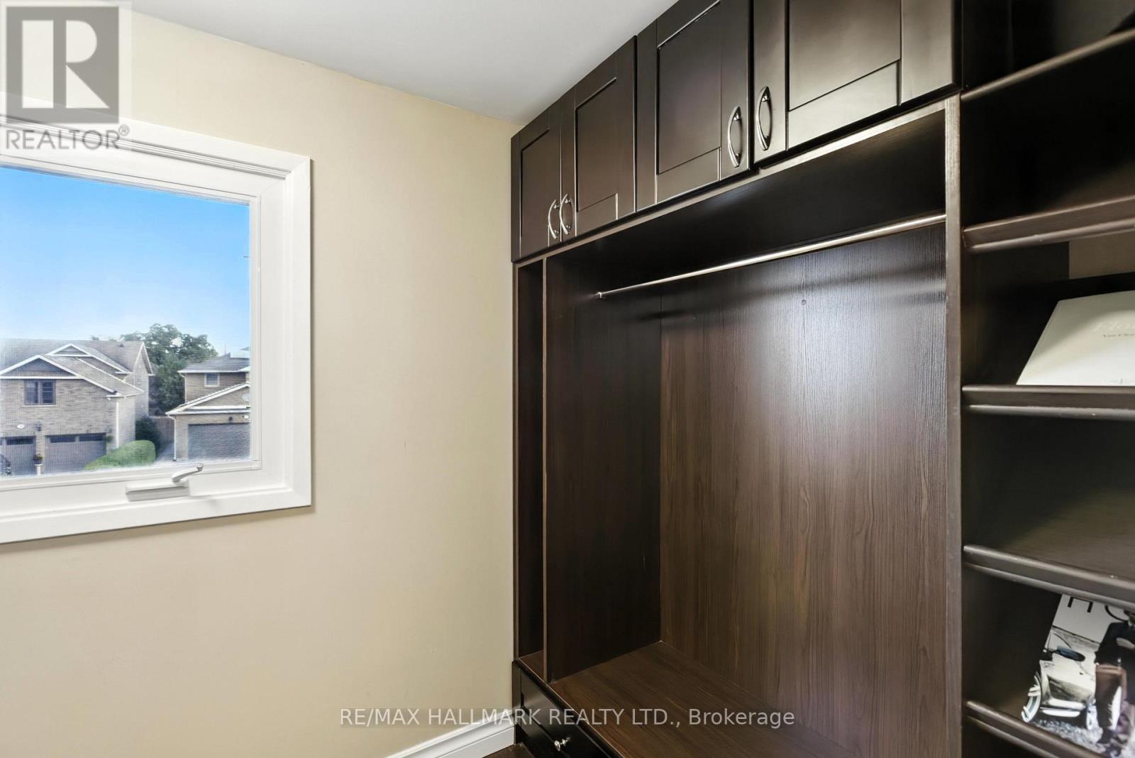 Photo 33 of 100 Eleanor Circle, Richmond Hill ON