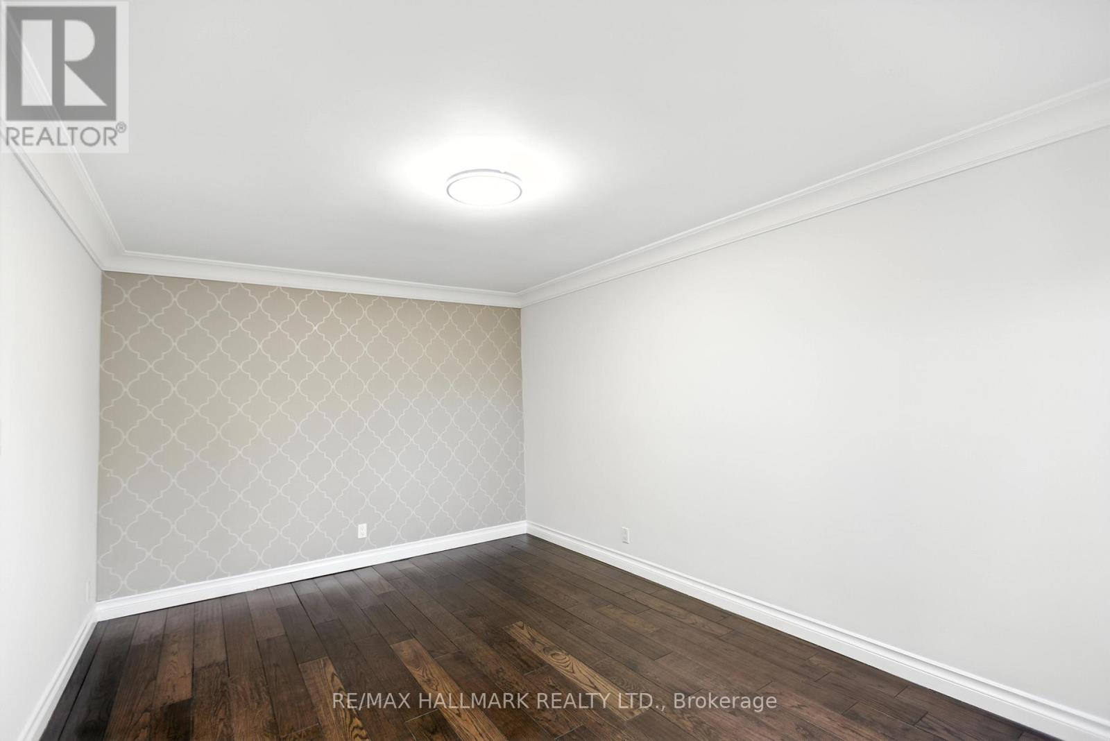 Photo 9 of 100 Eleanor Circle, Richmond Hill ON