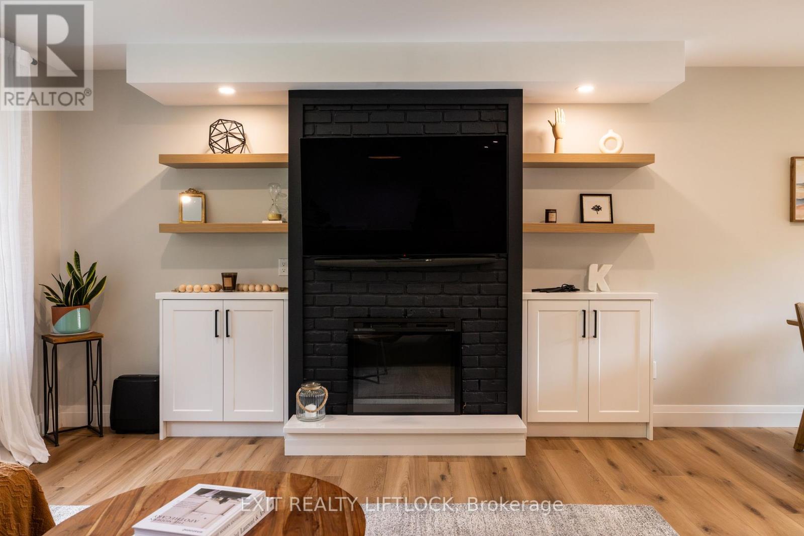 Photo 10 of 47 Emily Manor Drive, Kawartha Lakes ON