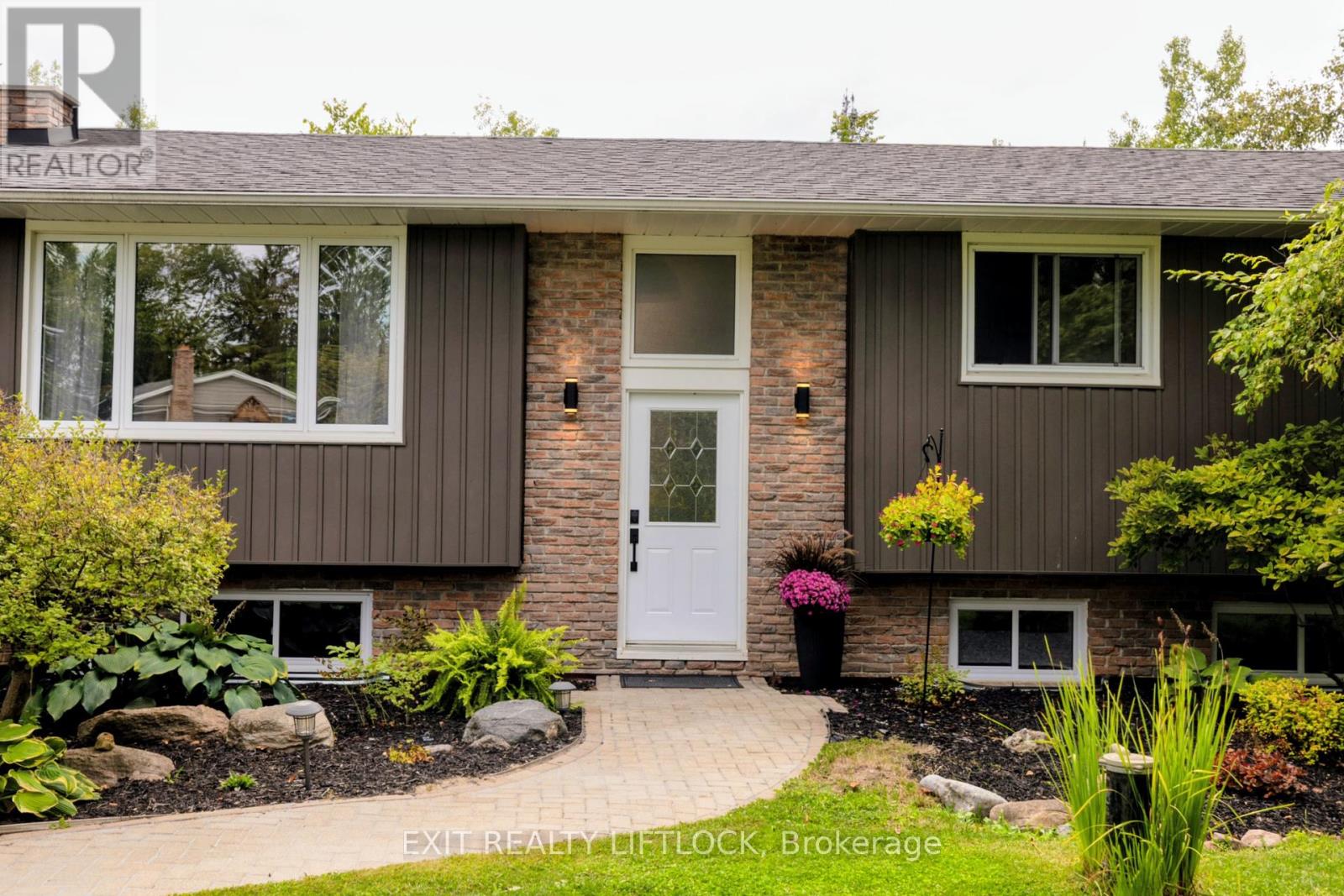 Photo 4 of 47 Emily Manor Drive, Kawartha Lakes ON