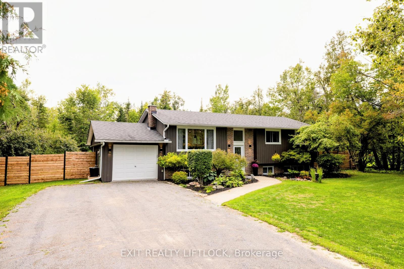 Photo 3 of 47 Emily Manor Drive, Kawartha Lakes ON