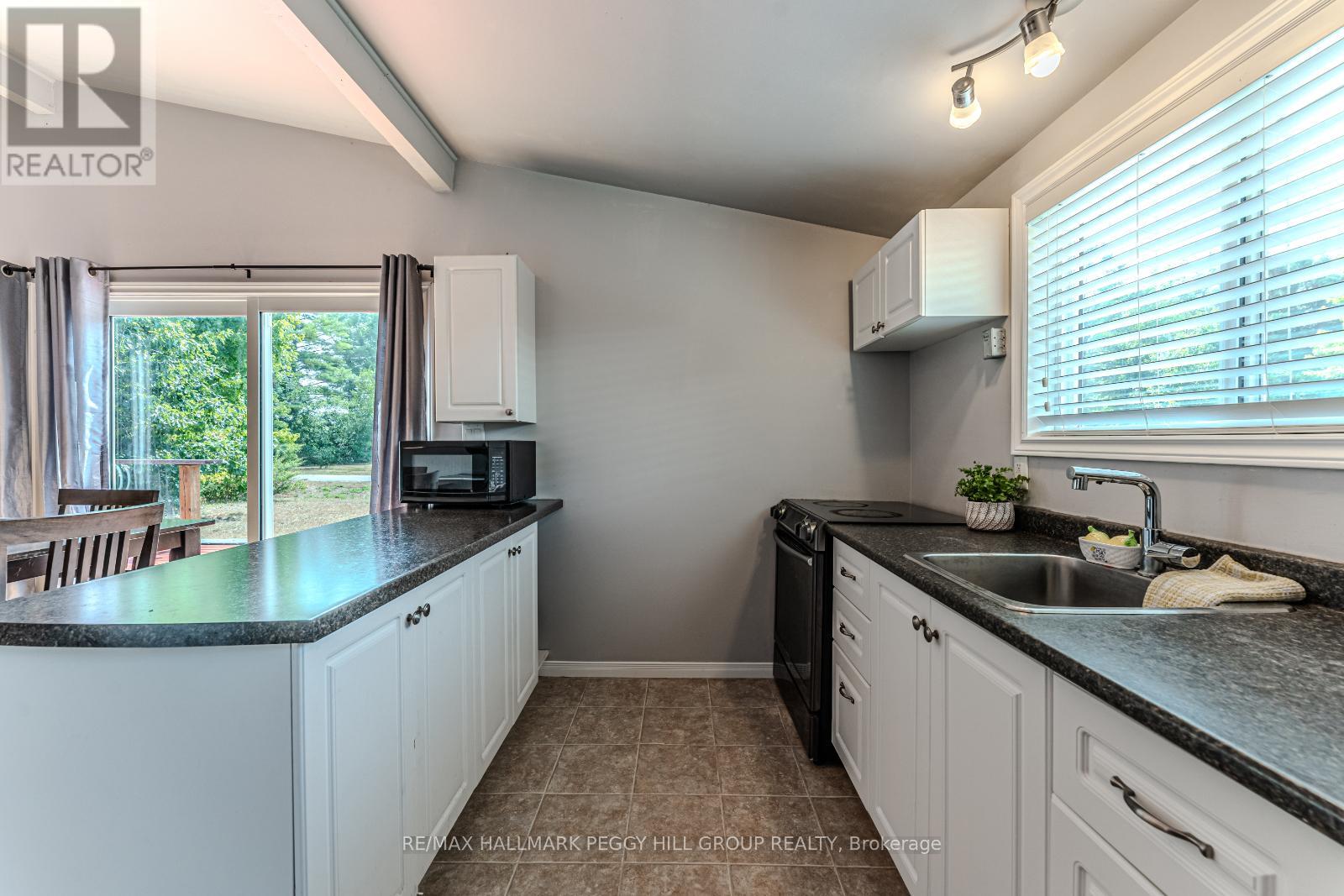 Photo 7 of 3304 Lake St George Boulevard, Severn ON