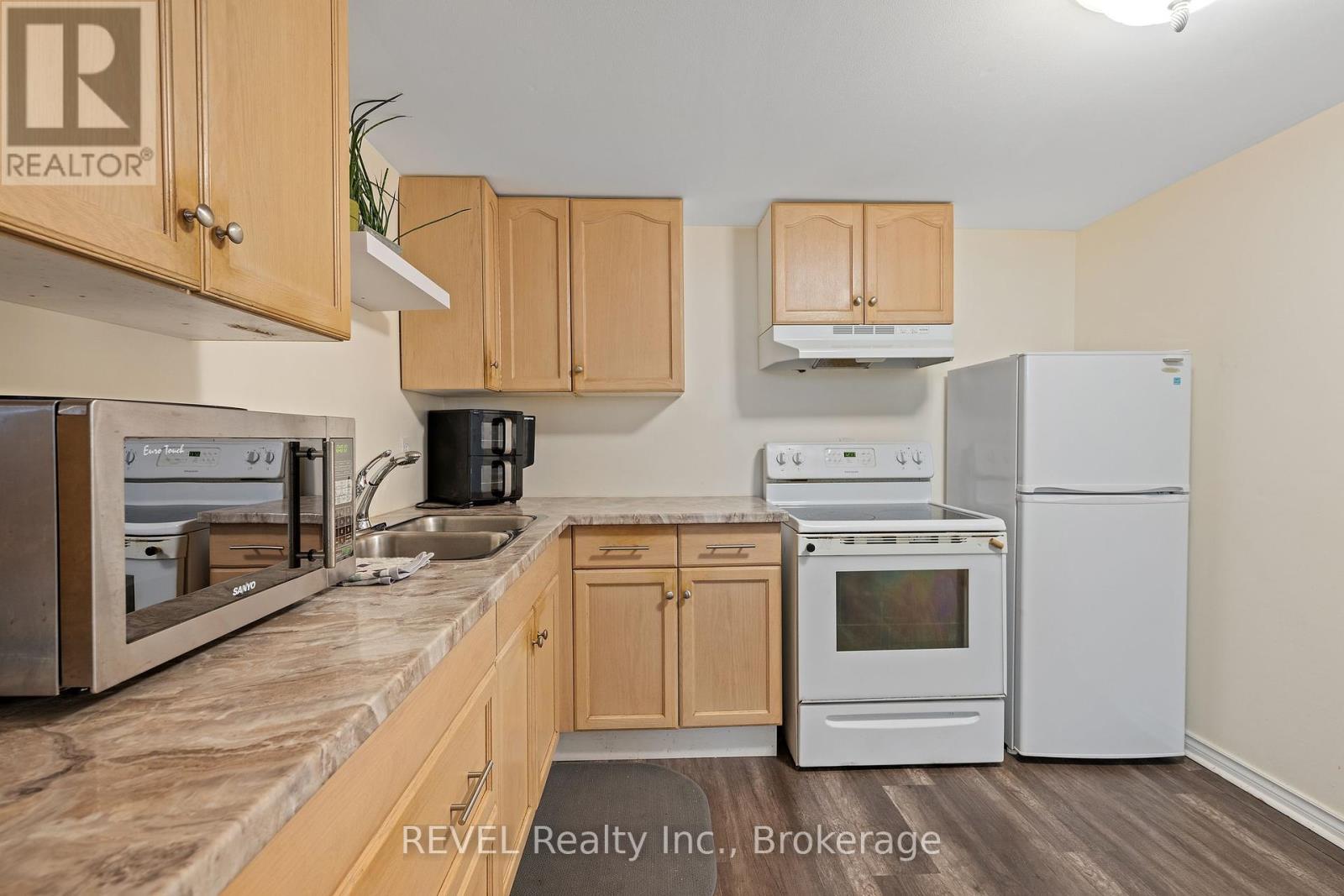 Photo 15 of 6571 Burdette Drive, Niagara Falls ON