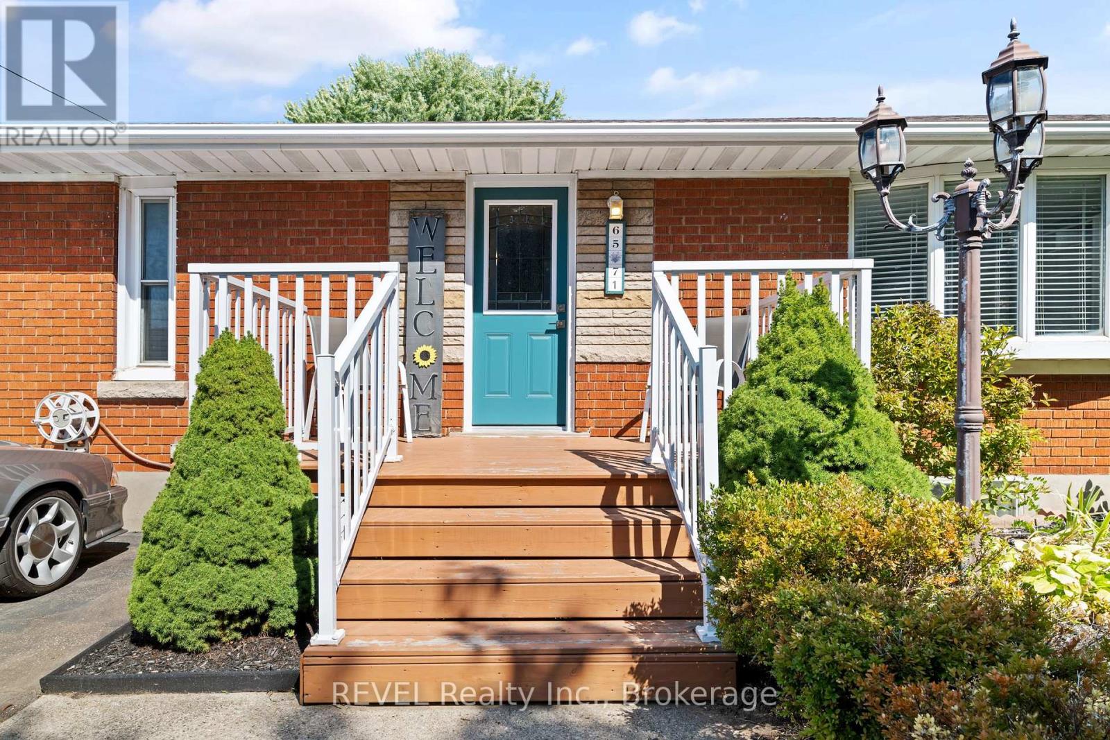 Photo 2 of 6571 Burdette Drive, Niagara Falls ON
