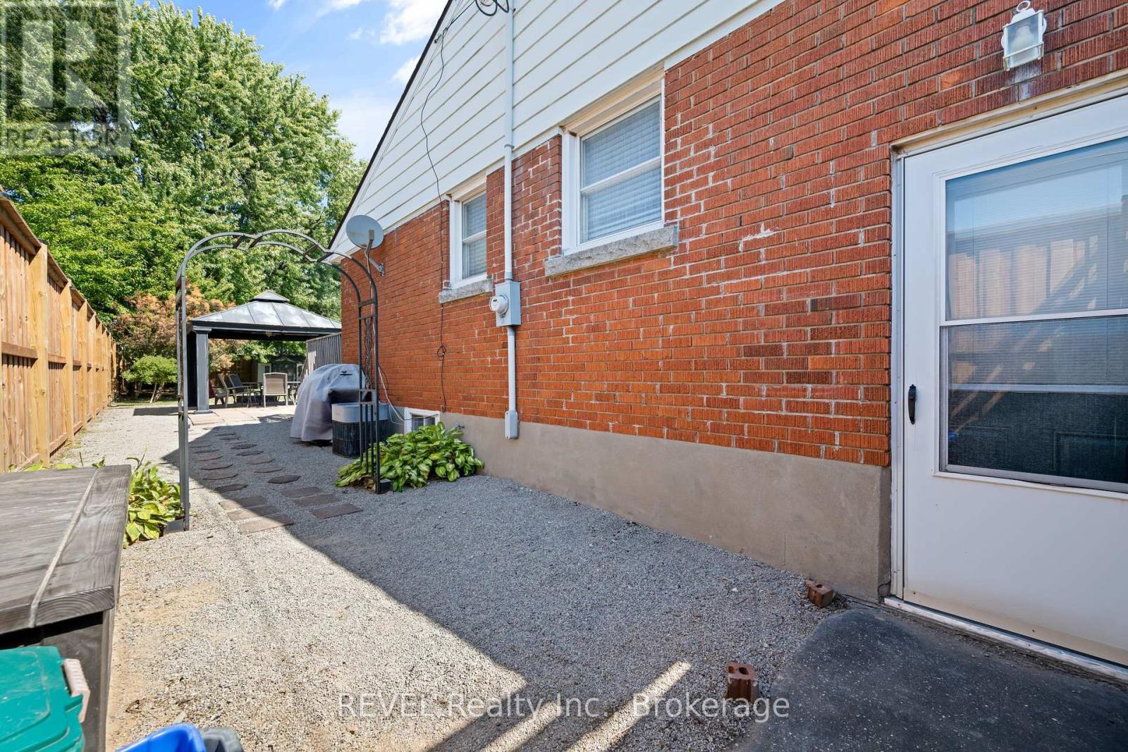 Photo 21 of 6571 Burdette Drive, Niagara Falls ON