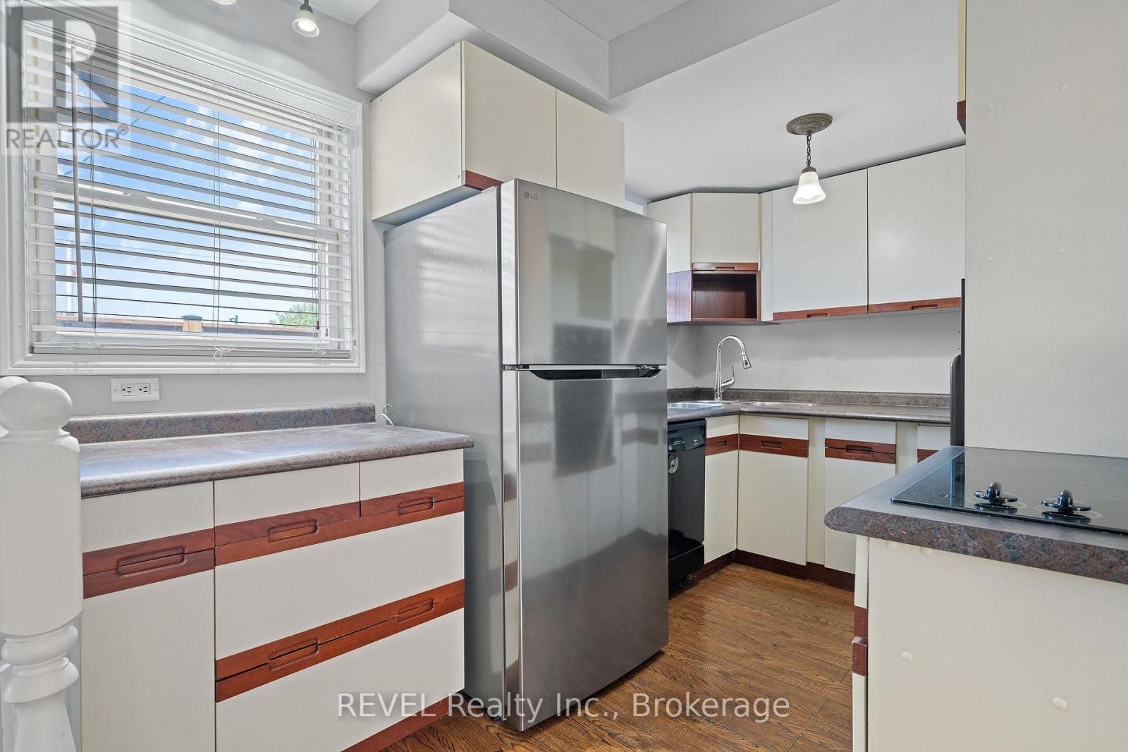Photo 6 of 6571 Burdette Drive, Niagara Falls ON