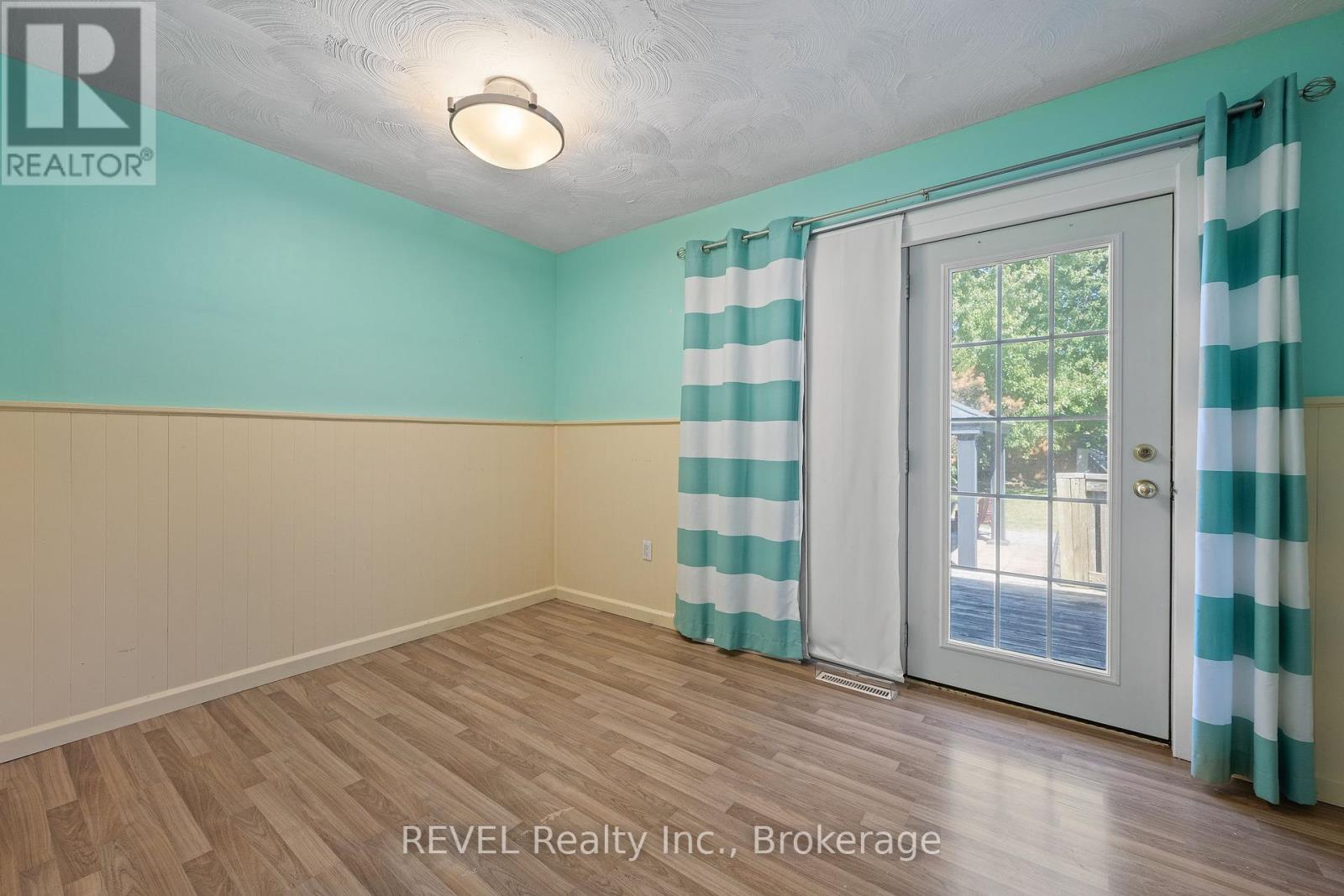 Photo 7 of 6571 Burdette Drive, Niagara Falls ON