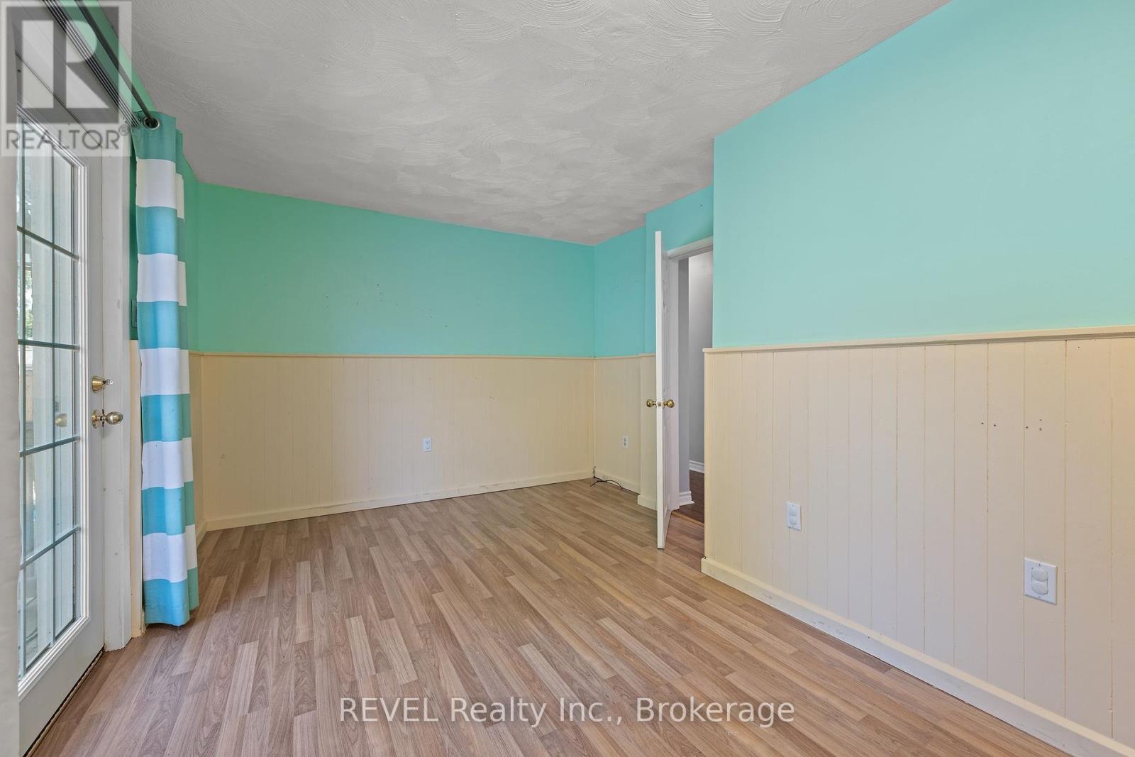 Photo 8 of 6571 Burdette Drive, Niagara Falls ON