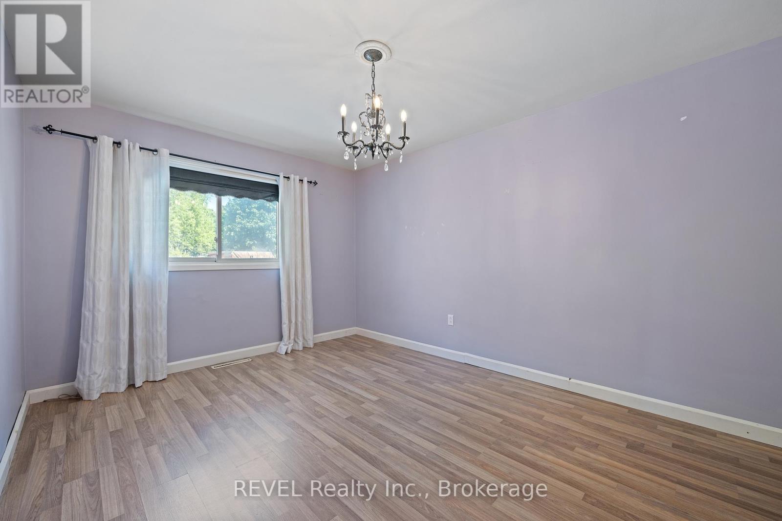 Photo 9 of 6571 Burdette Drive, Niagara Falls ON