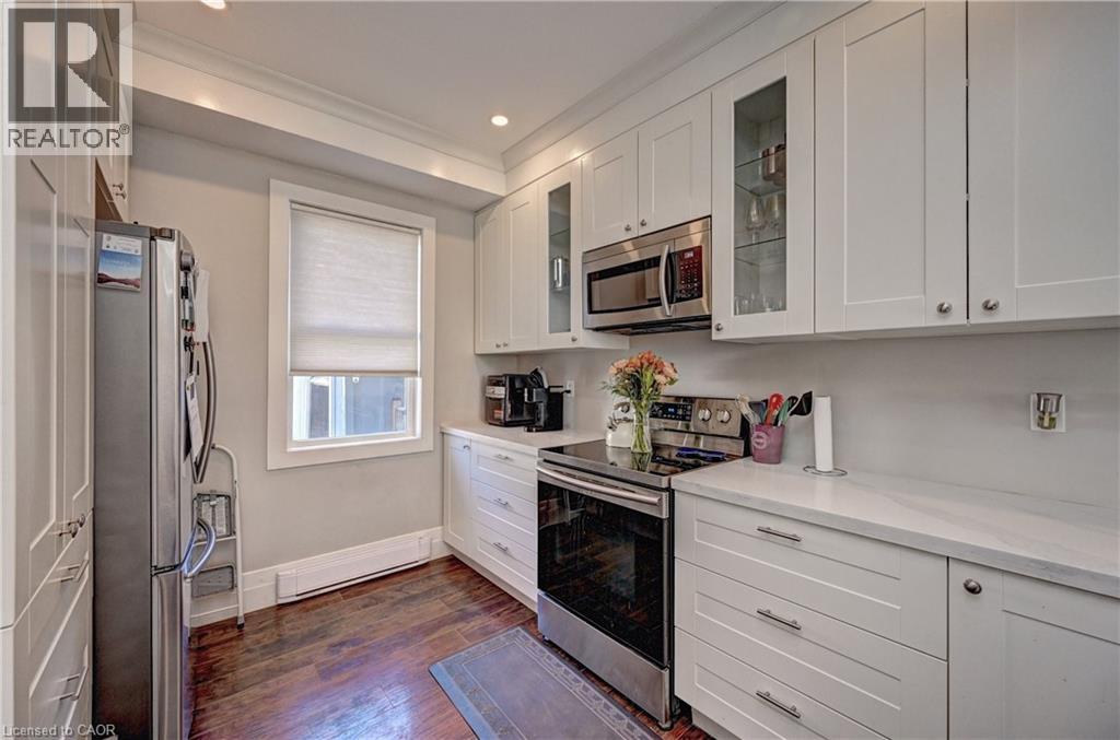 Photo 3 of 72 Birch Street, Cambridge ON