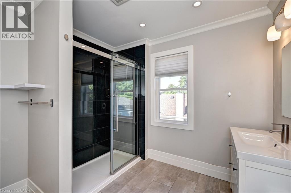 Photo 4 of 72 Birch Street, Cambridge ON