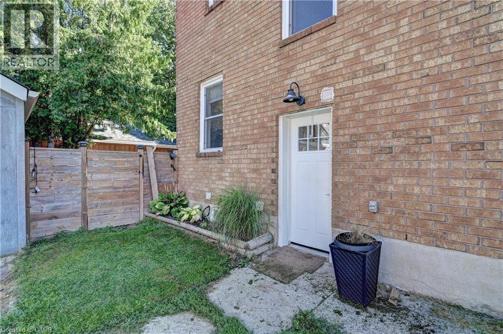 Photo 8 of 72 Birch Street, Cambridge ON