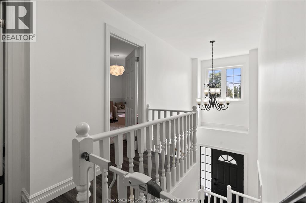 Photo 11 of 206 Willow Drive, Lasalle ON