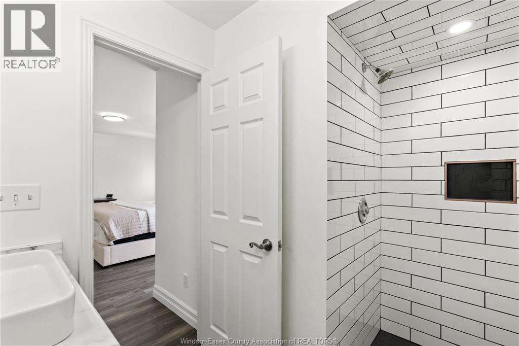 Photo 13 of 206 Willow Drive, Lasalle ON