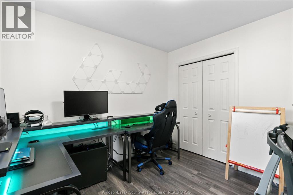 Photo 15 of 206 Willow Drive, Lasalle ON