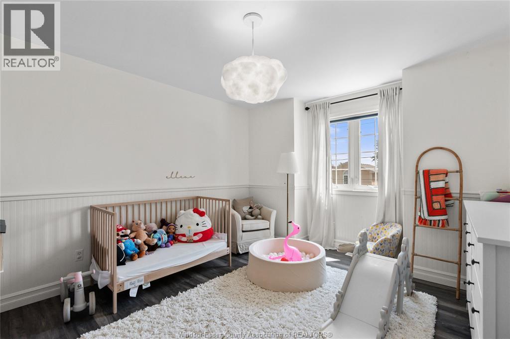 Photo 16 of 206 Willow Drive, Lasalle ON