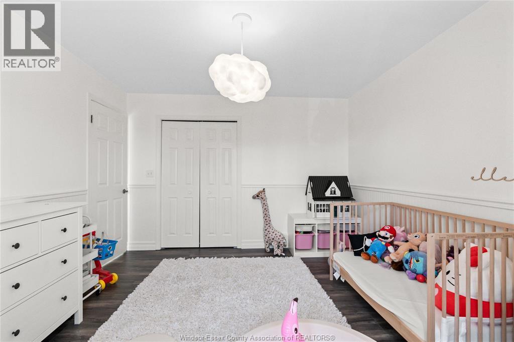 Photo 17 of 206 Willow Drive, Lasalle ON