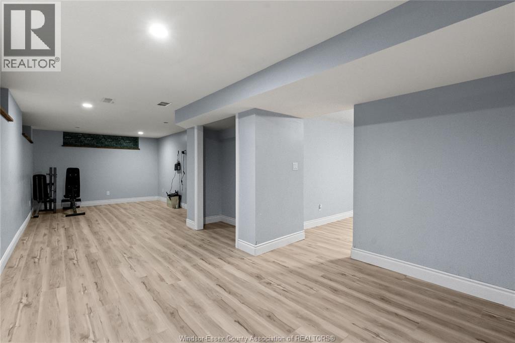 Photo 20 of 206 Willow Drive, Lasalle ON