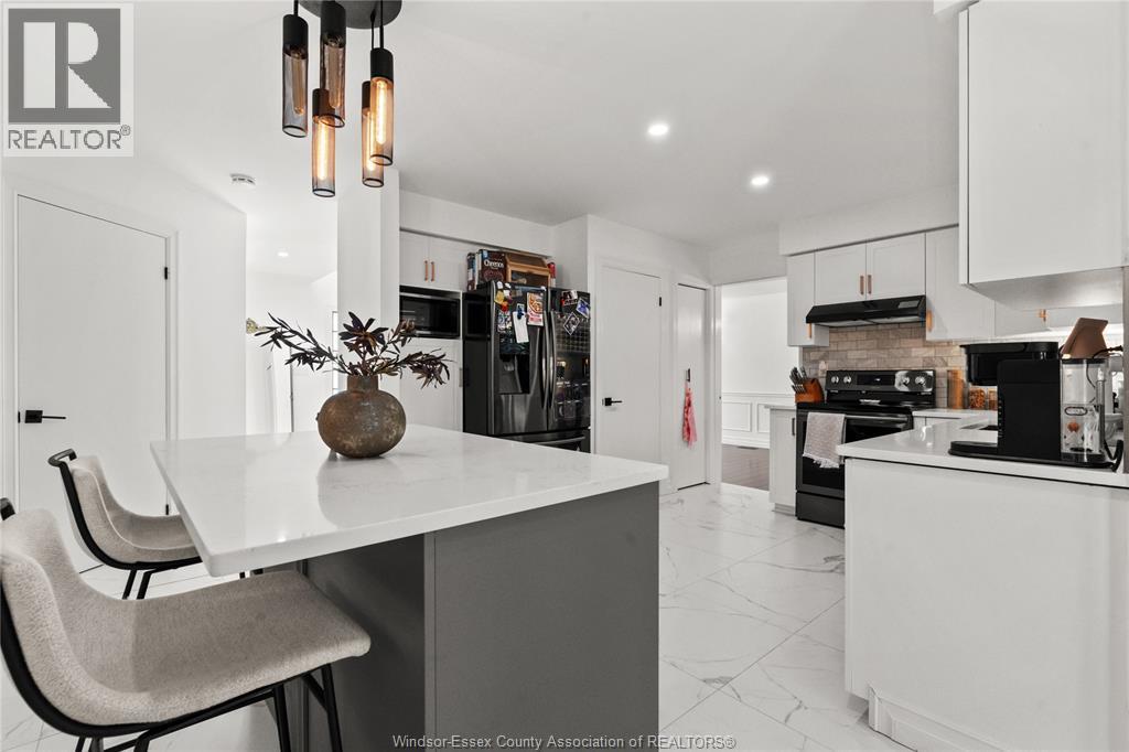 Photo 9 of 206 Willow Drive, Lasalle ON