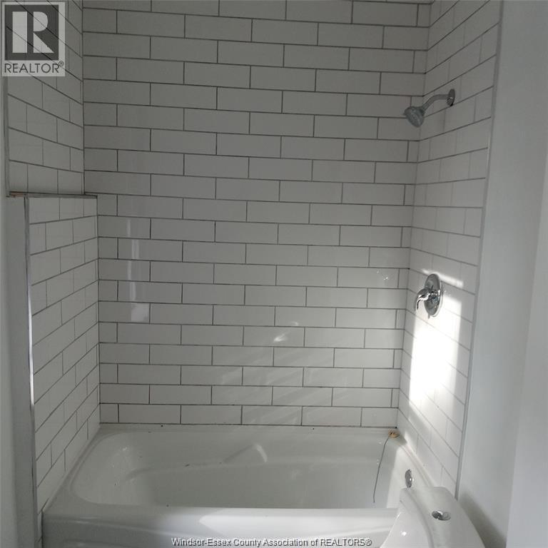 Photo 8 of 27 31 Wade Street, Chatham ON