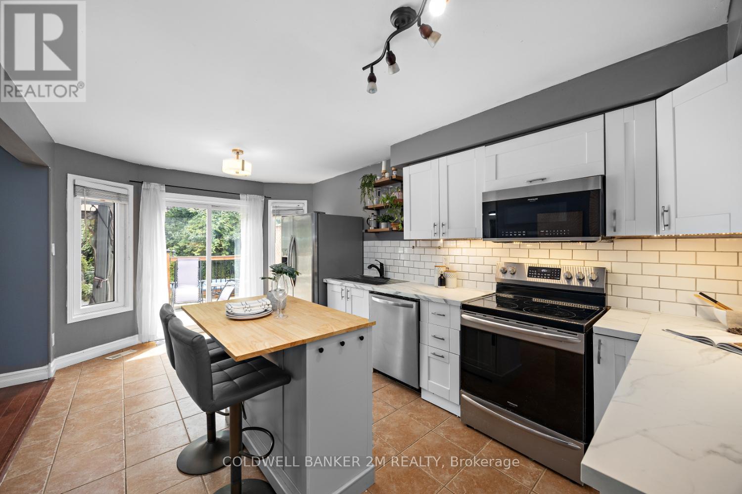 Photo 7 of 11 Parklawn Drive, Clarington ON