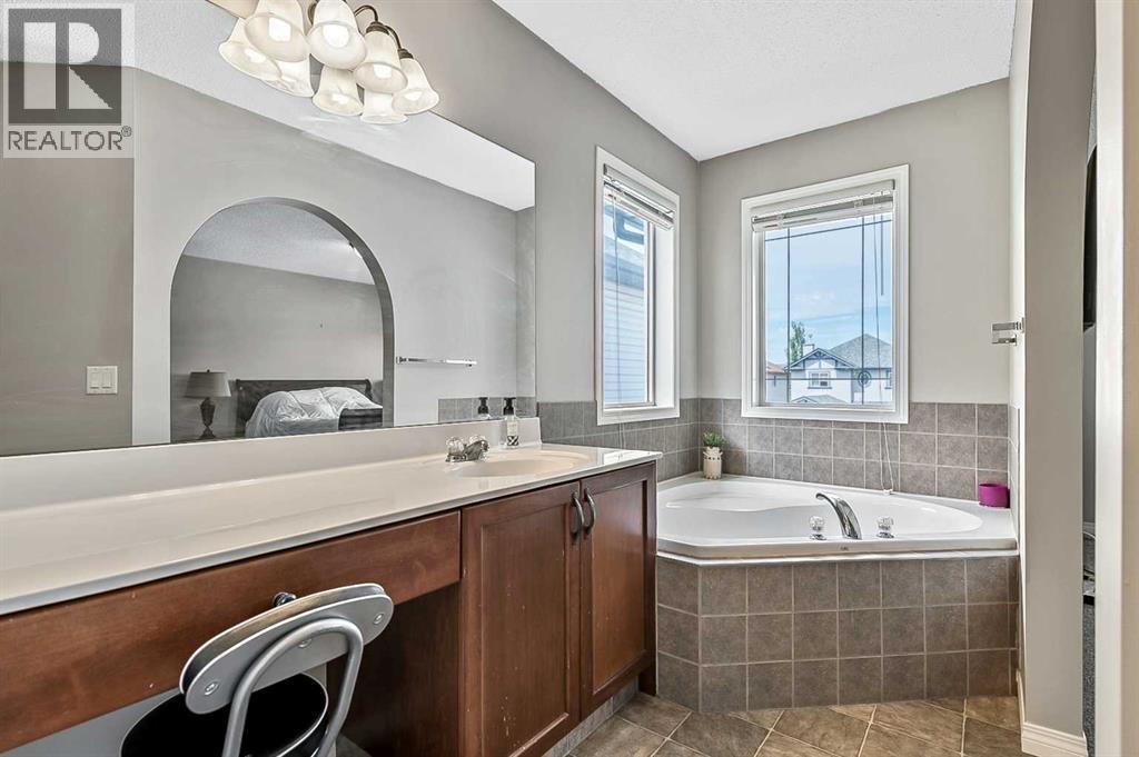 Photo 16 of 117 Channelside Cove Sw, Airdrie AB
