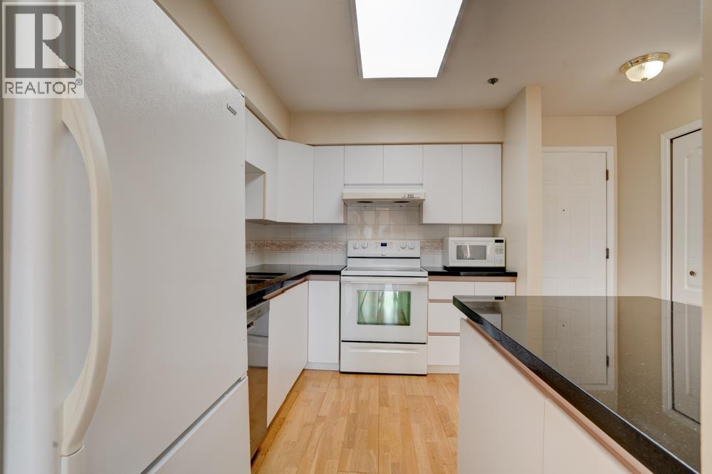 Photo 16 of 307 5375 Victory Street, Burnaby BC