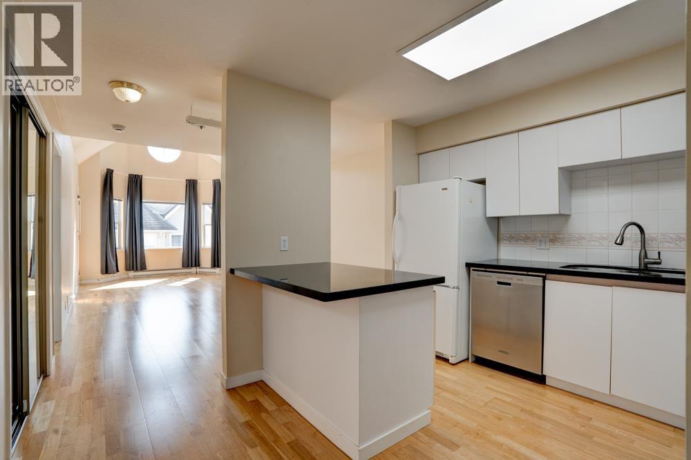Photo 13 of 307 5375 Victory Street, Burnaby BC