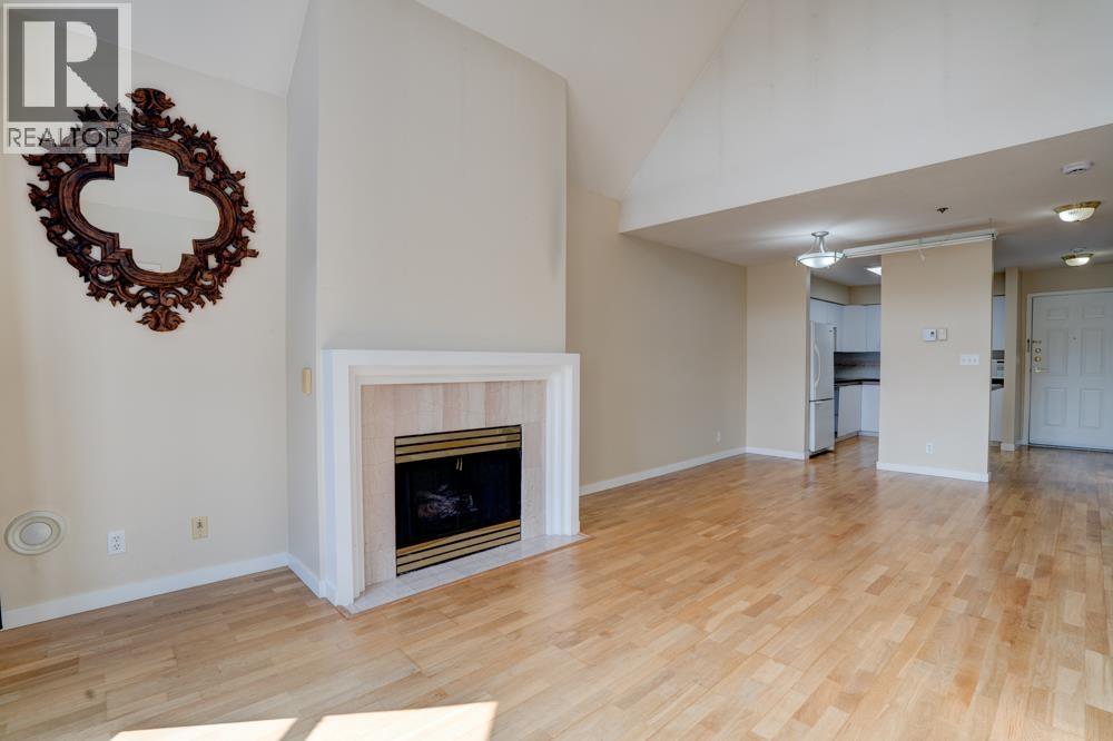 Photo 9 of 307 5375 Victory Street, Burnaby BC