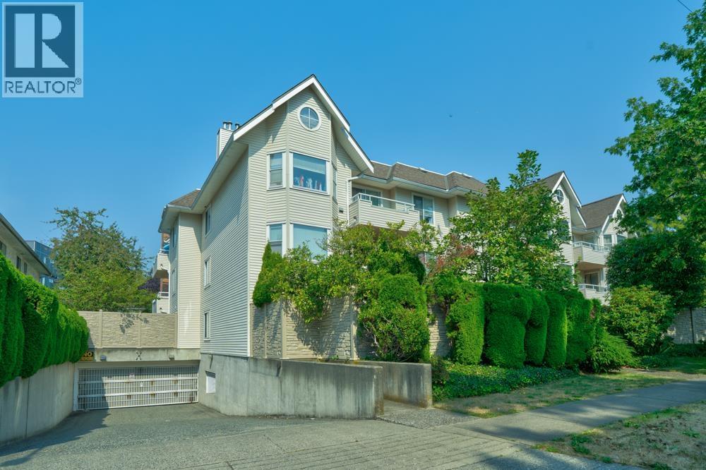 Photo 2 of 307 5375 Victory Street, Burnaby BC