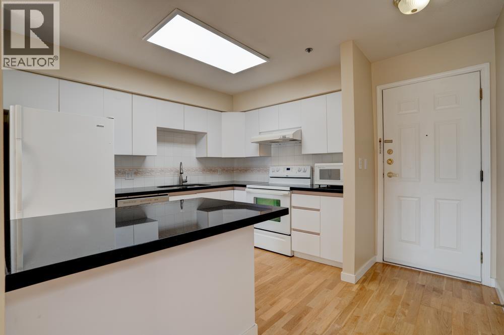 Photo 14 of 307 5375 Victory Street, Burnaby BC