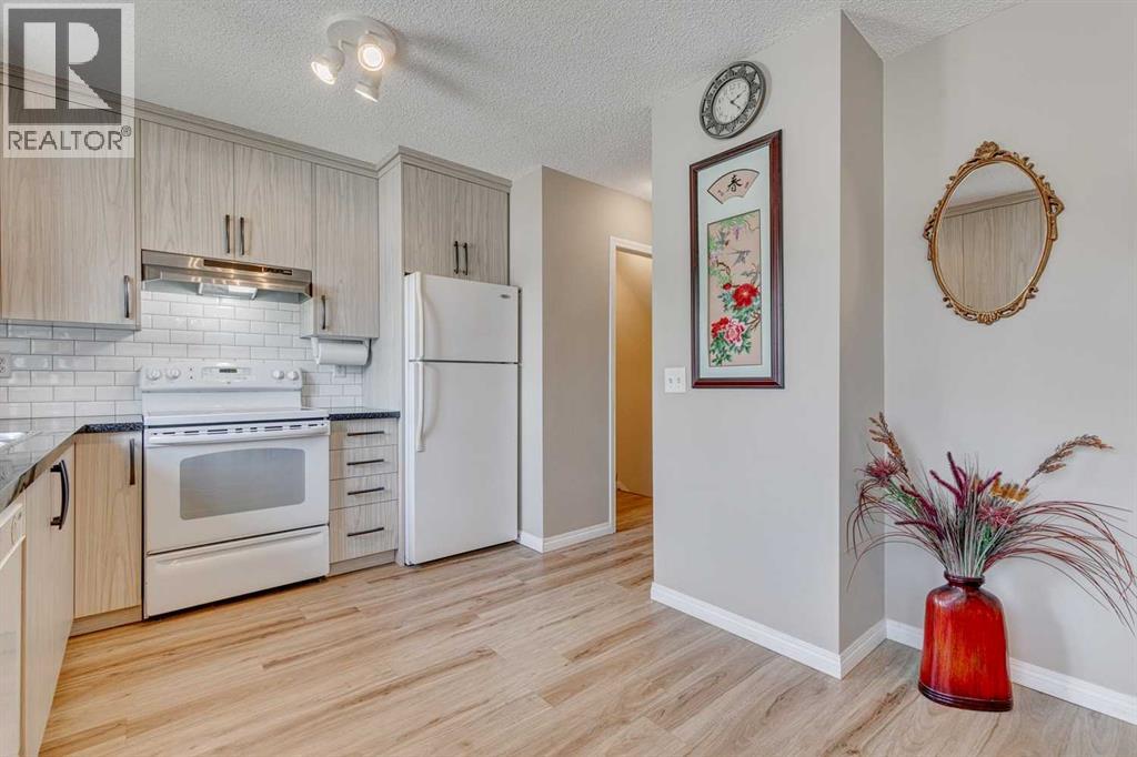 Photo 10 of 2382 Eversyde Avenue Sw, Calgary AB