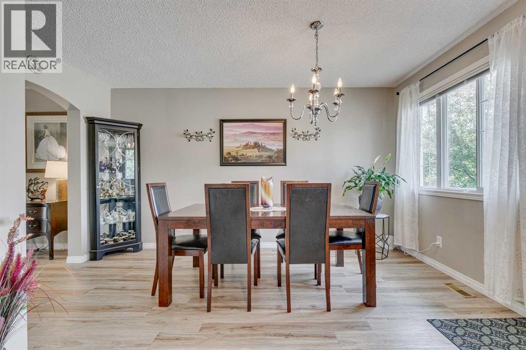Photo 11 of 2382 Eversyde Avenue Sw, Calgary AB
