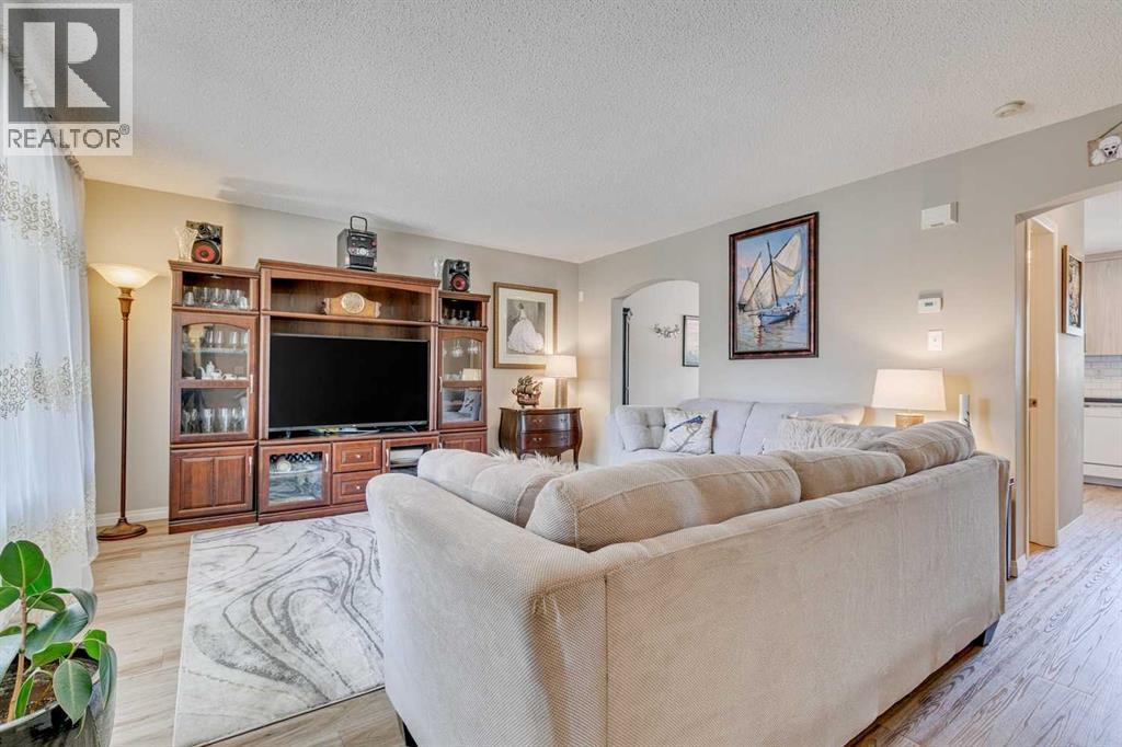 Photo 2 of 2382 Eversyde Avenue Sw, Calgary AB