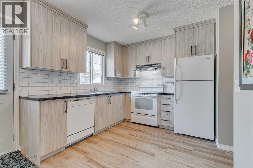 Photo 8 of 2382 Eversyde Avenue Sw, Calgary AB