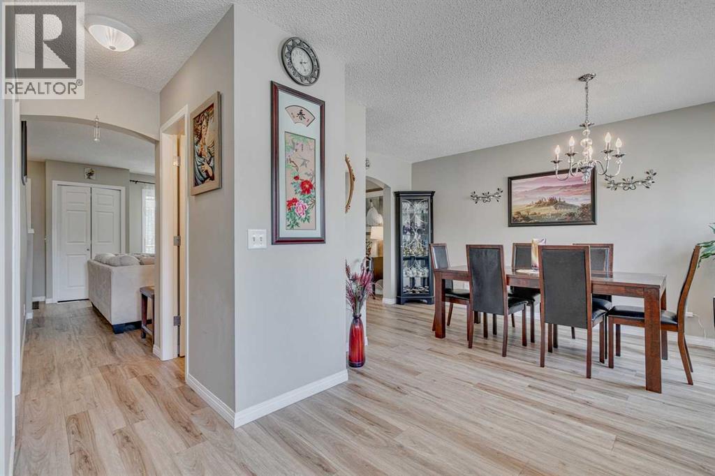 Photo 9 of 2382 Eversyde Avenue Sw, Calgary AB
