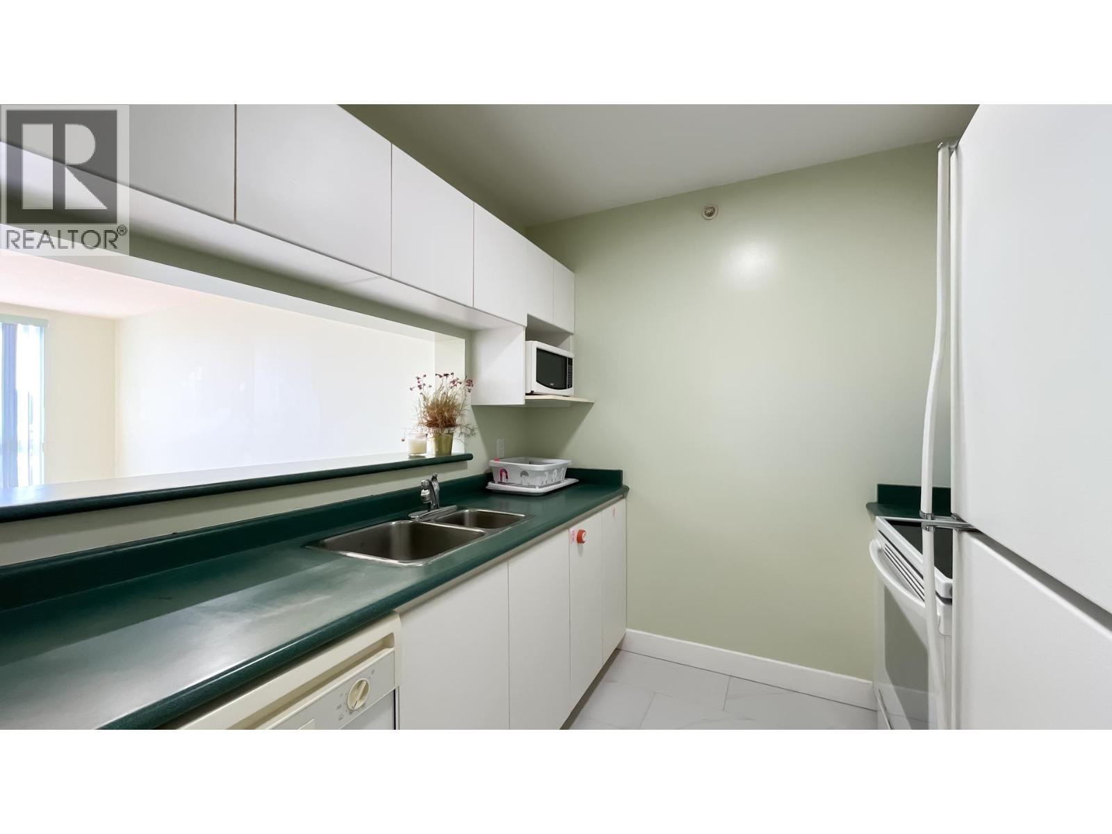 Photo 8 of 1508 5189 Gaston Street, Vancouver BC
