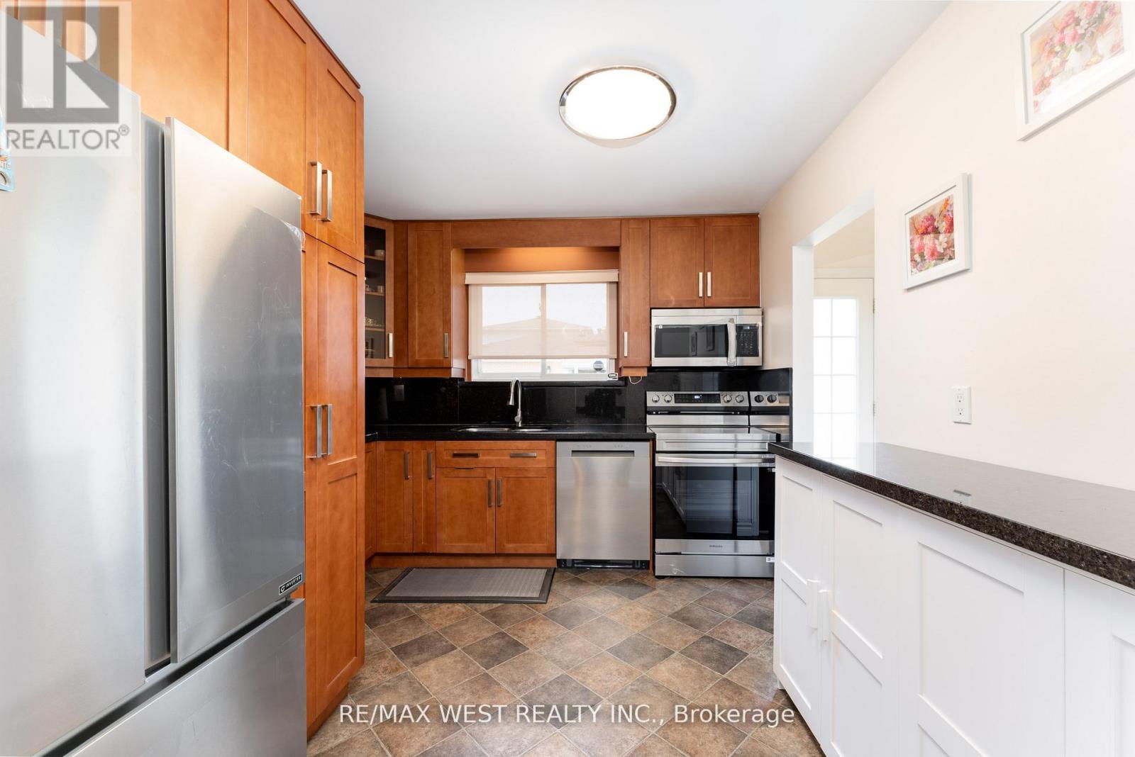 Photo 12 of 44 Fidelia Crescent, Brampton ON