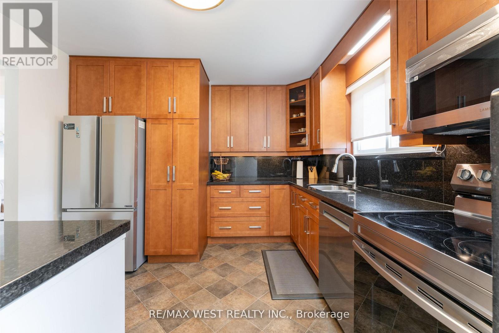 Photo 13 of 44 Fidelia Crescent, Brampton ON