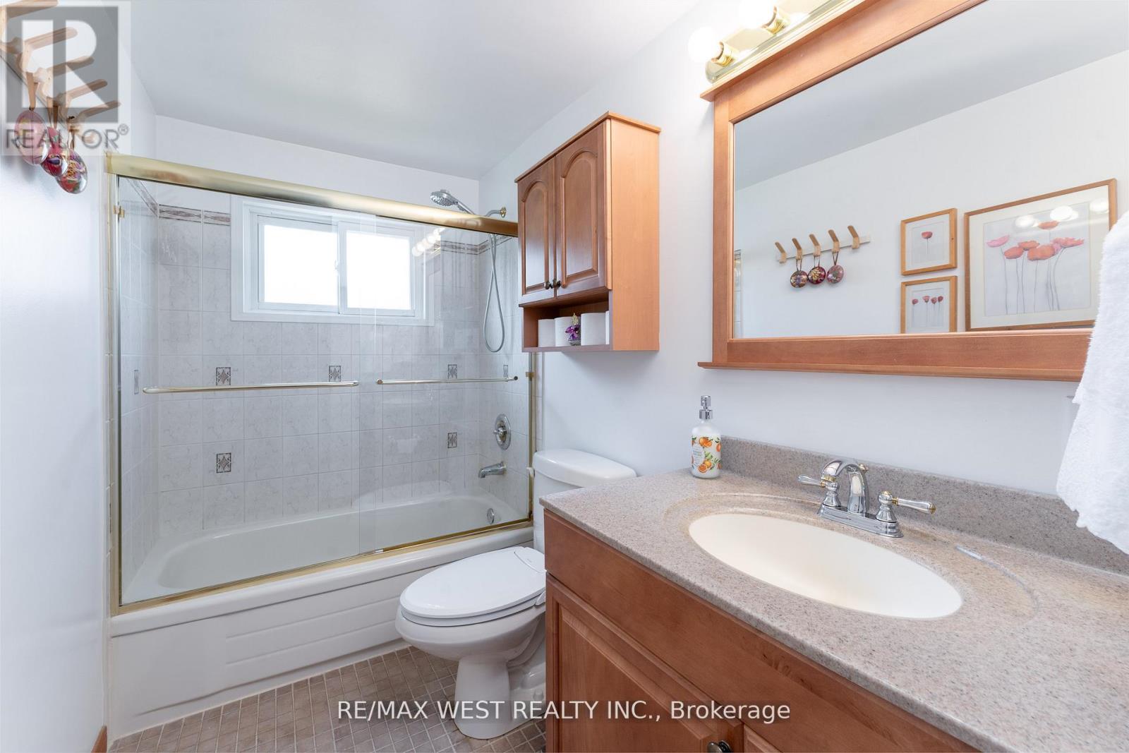 Photo 15 of 44 Fidelia Crescent, Brampton ON