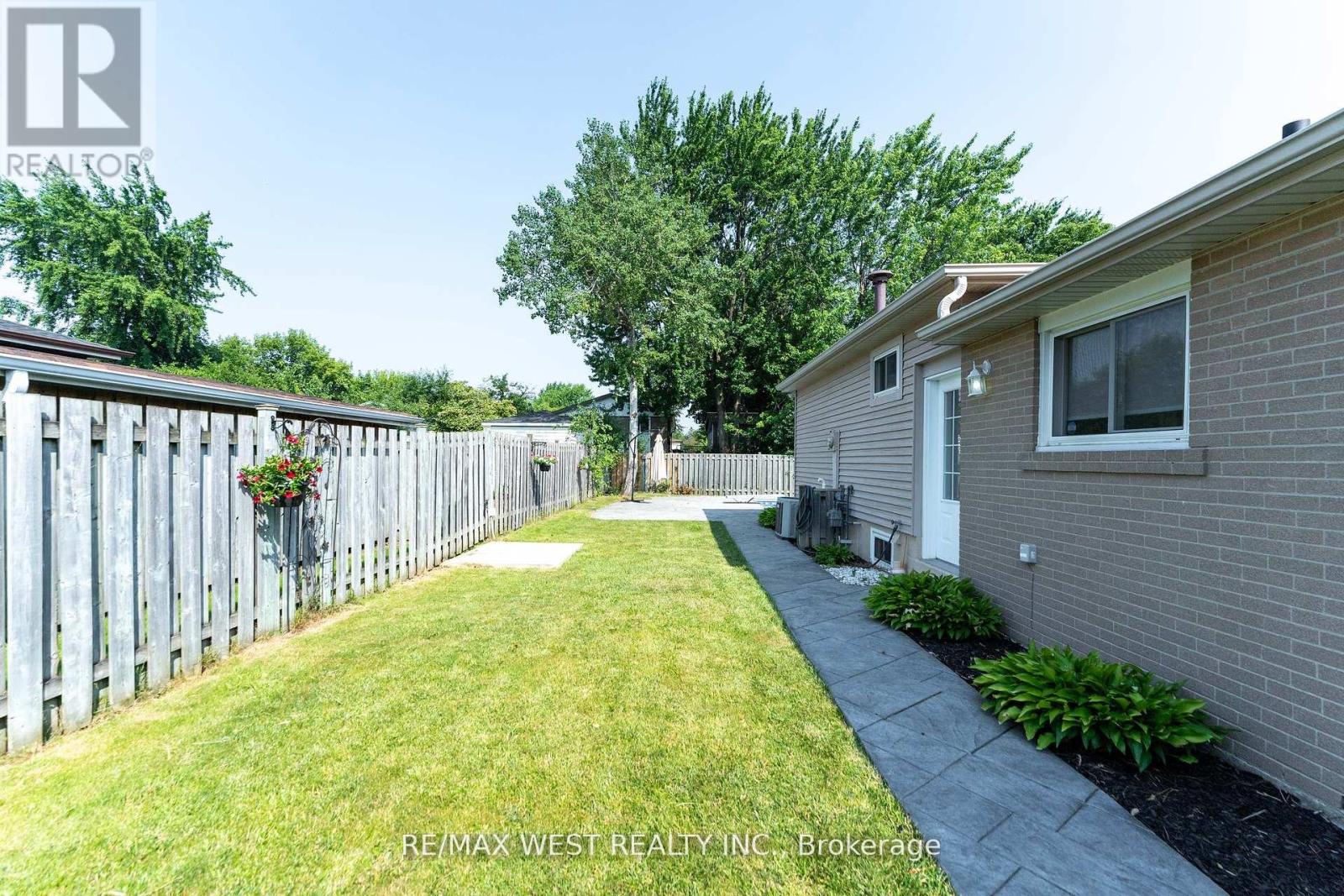 Photo 31 of 44 Fidelia Crescent, Brampton ON