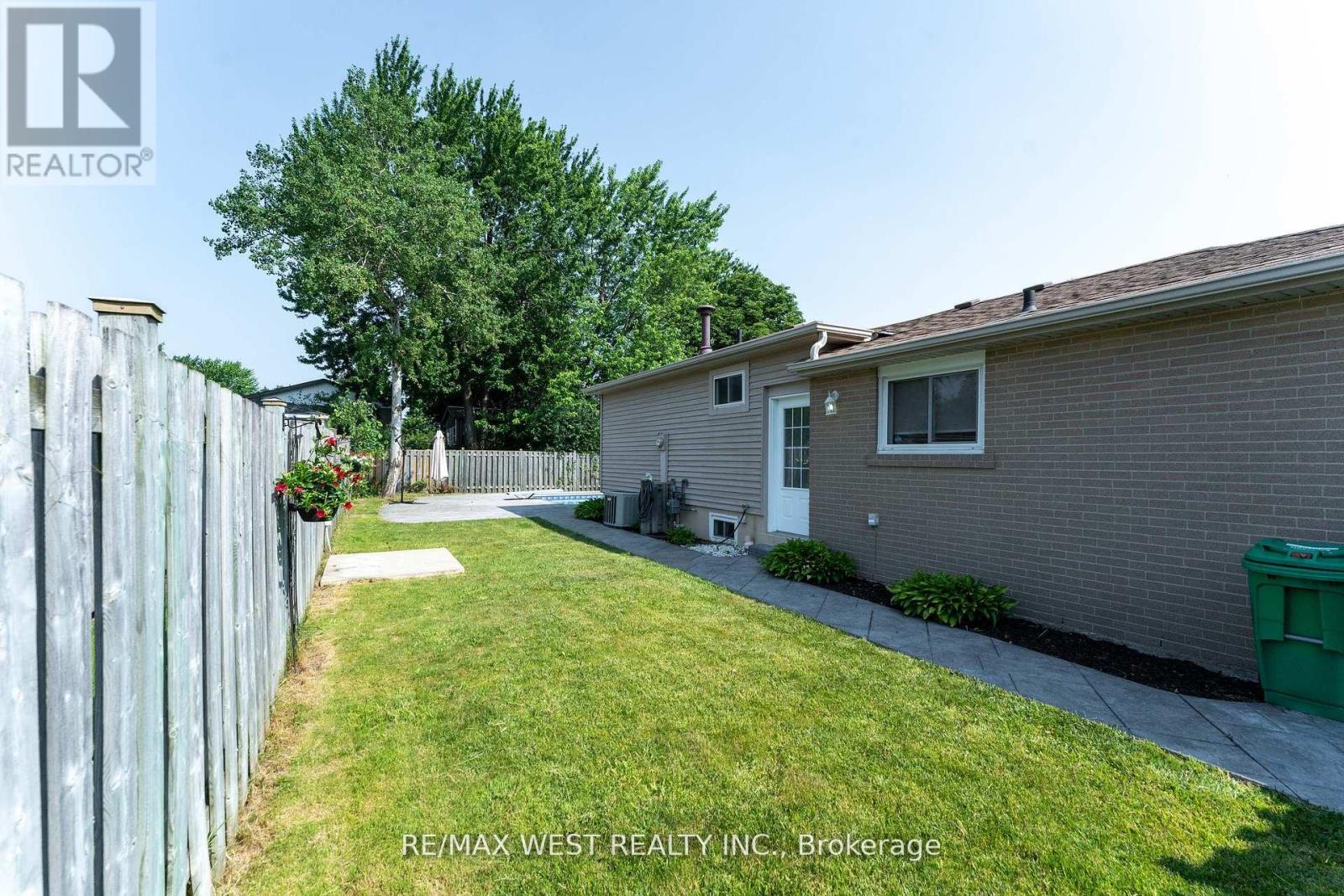 Photo 32 of 44 Fidelia Crescent, Brampton ON