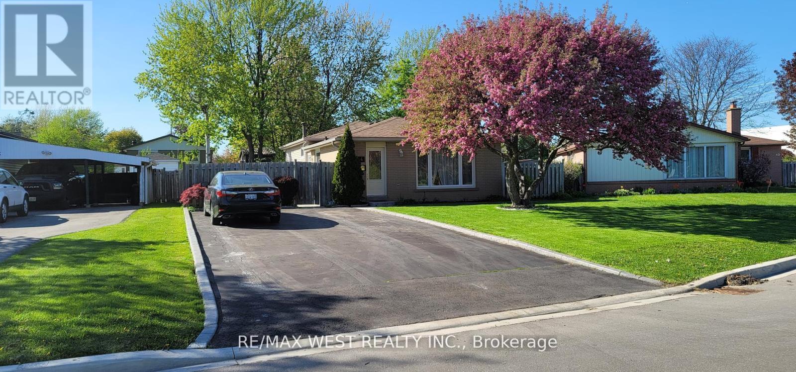 Photo 48 of 44 Fidelia Crescent, Brampton ON