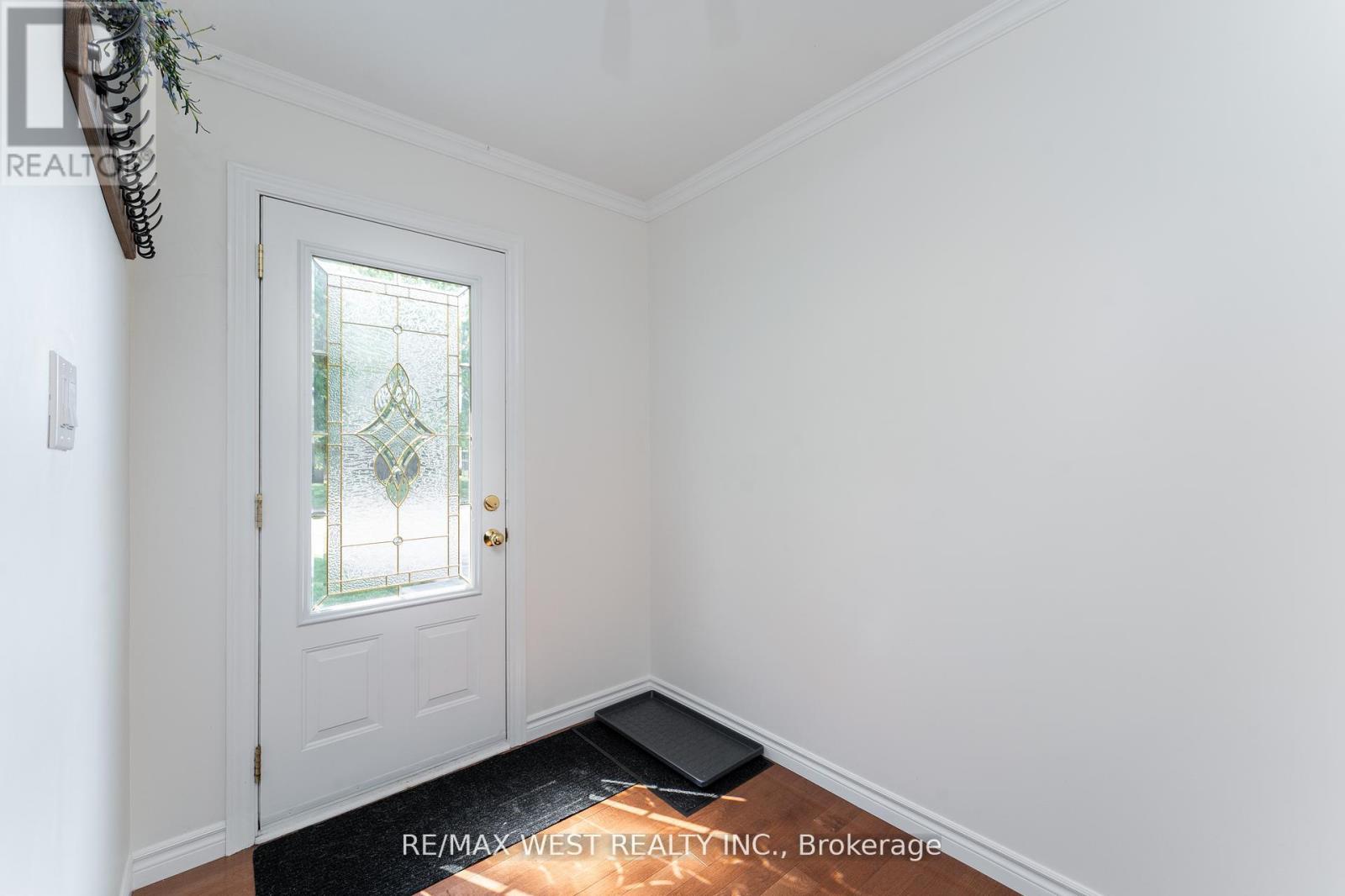 Photo 6 of 44 Fidelia Crescent, Brampton ON