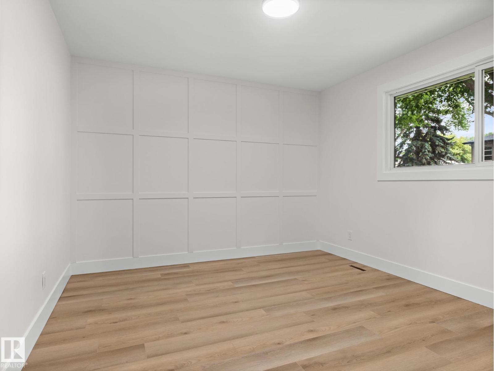 Photo 11 of 10324 78 St Nw, Edmonton AB