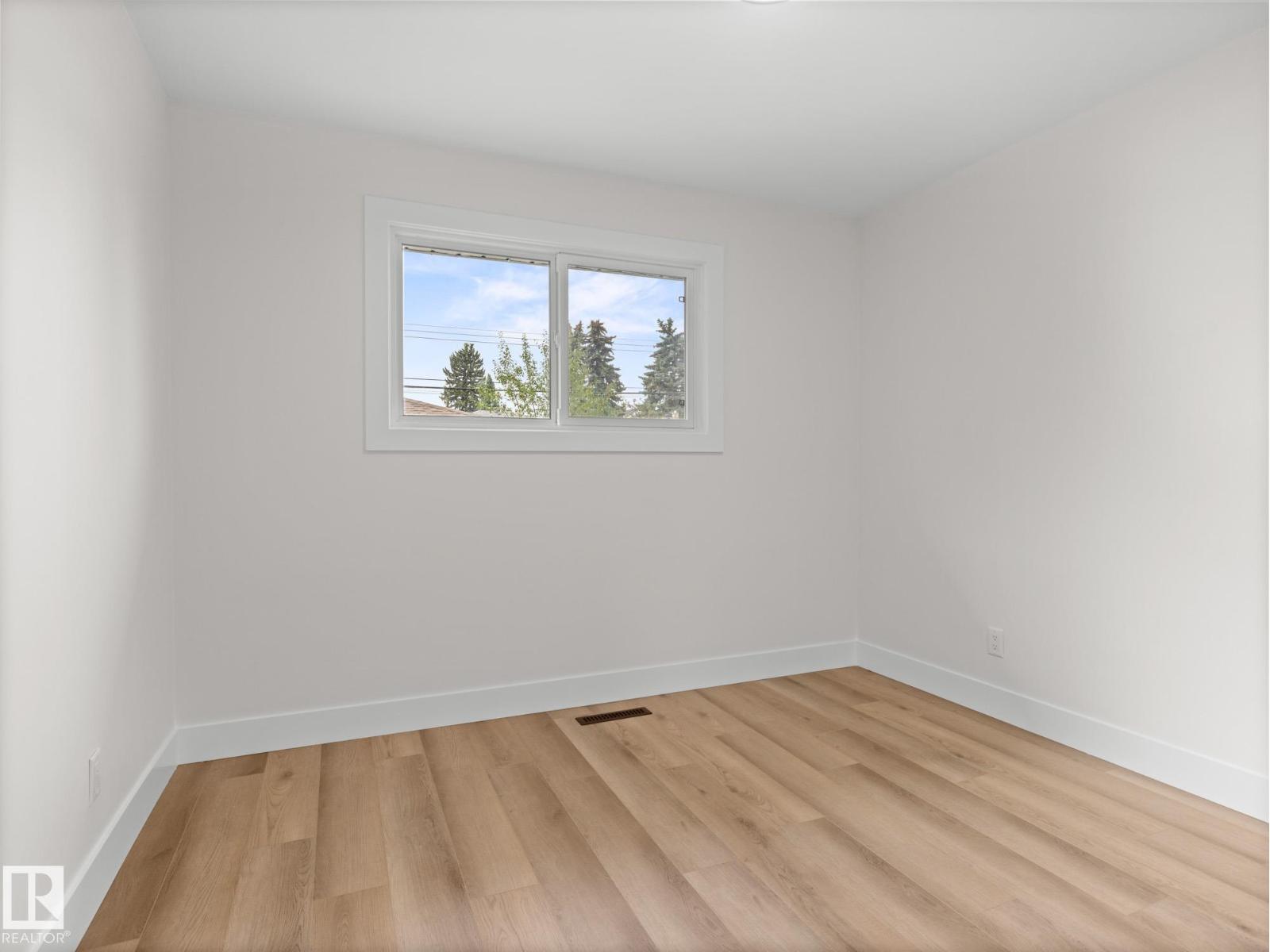 Photo 14 of 10324 78 St Nw, Edmonton AB
