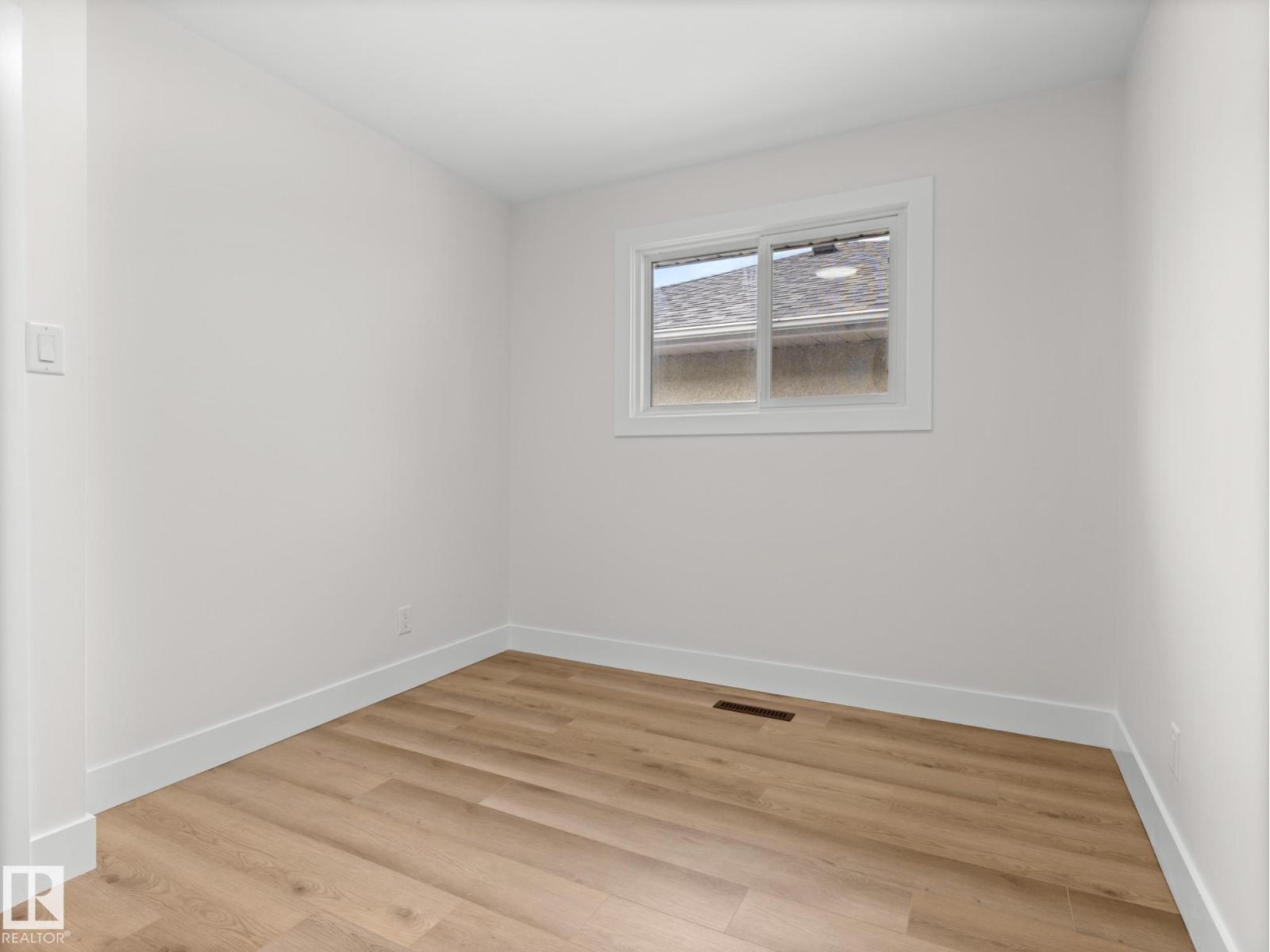 Photo 16 of 10324 78 St Nw, Edmonton AB